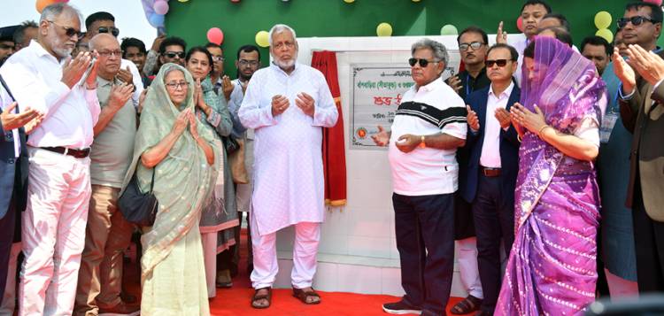 চট্টগ্রাম-সন্দ্বীপ নৌরুটে ফেরি সার্ভিসের উদ্বোধন করলেন নৌপরিবহন উপদেষ্টা