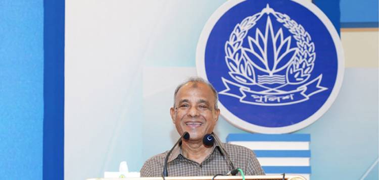 জনগণ যেন হয়রানি ও ভোগান্তির শিকার না হয় সেদিকে পুলিশ সদস্যদের লক্ষ্য রাখতে হবে - স্বরাষ্ট্র উপদেষ্টা