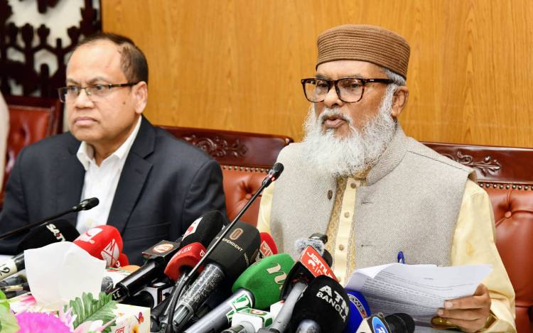 প্রধান উপদেষ্টার আন্তরিকতায় এবার কোন হজযাত্রীকে কাঁদতে হয়নি : ধর্ম উপদেষ্টা