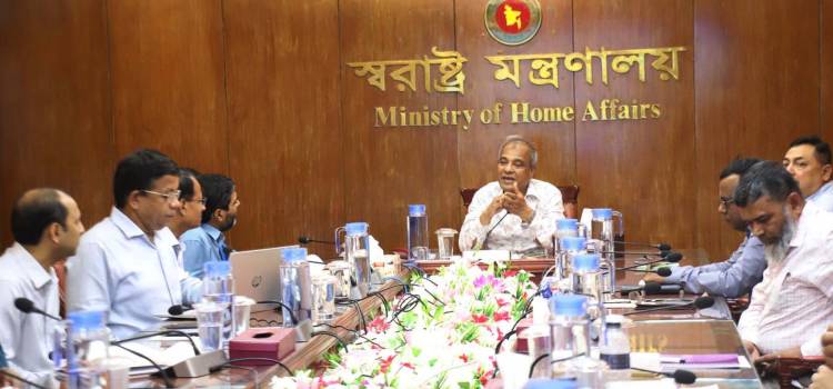 পাসপোর্ট ও ভিসা উইংয়ের কর্মকর্তাদের সেবার মনোবৃত্তি নিয়ে কাজ করার আহ্বান স্বরাষ্ট্র উপদেষ্টার