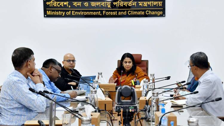 প্রযুক্তি নির্ভর বন নজরদারিতে যাচ্ছে বাংলাদেশ : পরিবেশ উপদেষ্টা