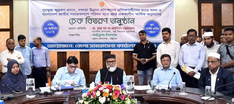 সারাদেশে ভিক্ষাবৃত্তি বন্ধে সমাজসেবা কার্যালয় কাজ করছে : ধর্ম উপদেষ্টা