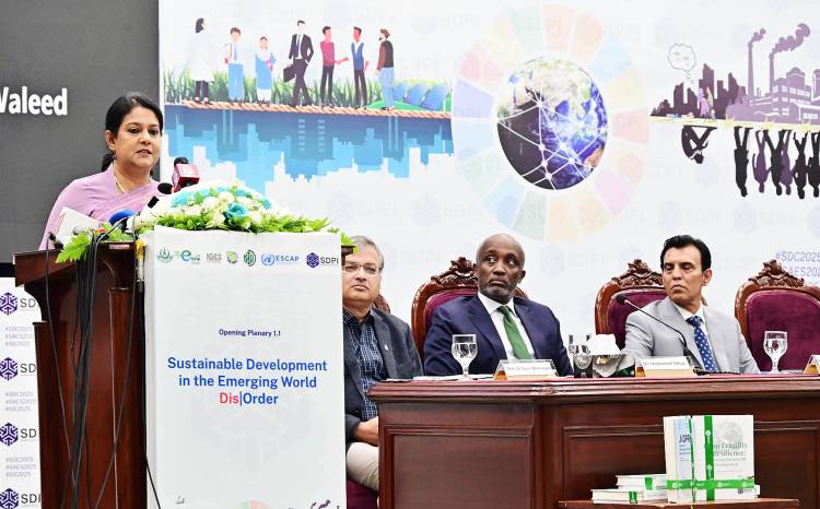 উন্নয়নশীল দেশগুলোকে মেগা প্রকল্পের পরিবর্তে মানুষকে অগ্রাধিকার দেওয়ার আহ্বান পরিবেশ উপদেষ্টার