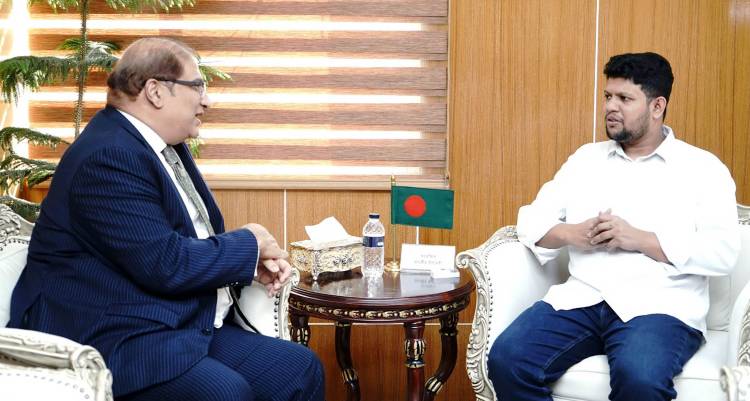 তথ্য ও সম্প্রচার উপদেষ্টার সঙ্গে পাকিস্তানের হাইকমিশনারের সাক্ষাৎ