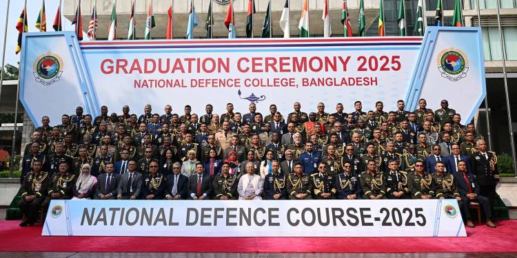 আগামী নির্বাচনে ঐতিহাসিক ভূমিকা পালনে সশস্ত্র বাহিনীর প্রতি প্রধান উপদেষ্টার আহ্বান