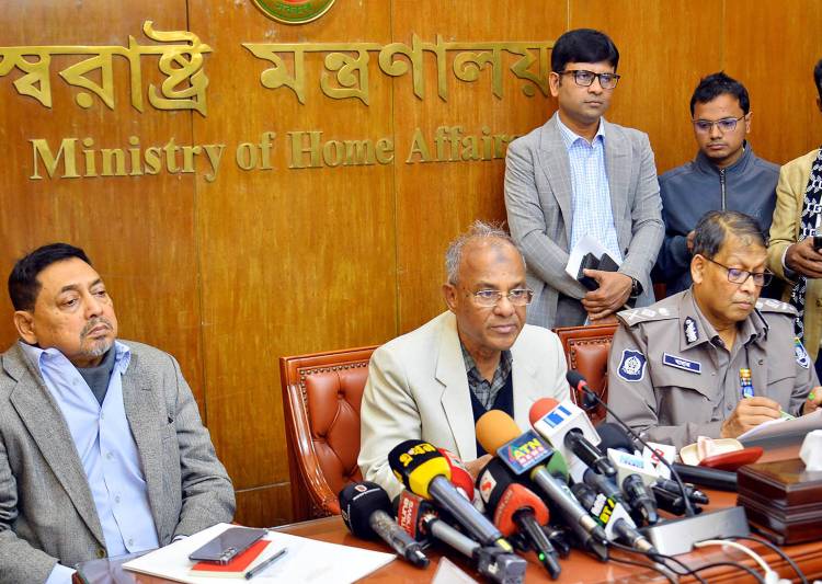 নির্বাচনকালীন ভোটকেন্দ্রসহ যেকোনো স্থানে আইনশৃঙ্খলা বাহিনীর প্রবেশাধিকার থাকবে : স্বরাষ্ট্র উপদেষ্টা