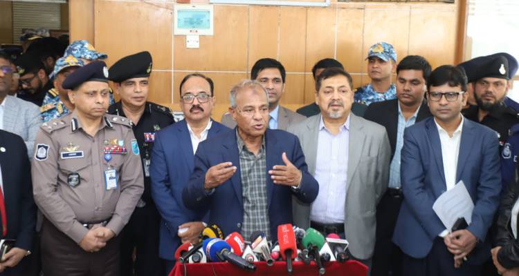 ভোটকেন্দ্রে অনিয়ম হলে কঠোর পদক্ষেপ গ্রহণের হুঁশিয়ারি স্বরাষ্ট্র উপদেষ্টার