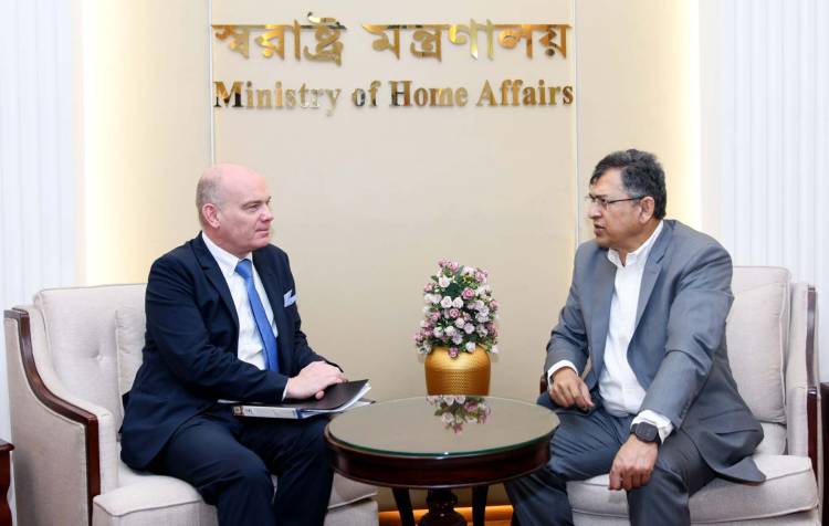 স্বরাষ্ট্রমন্ত্রীর সাথে সুইজারল্যান্ডের রাষ্ট্রদূতের সাক্ষাৎ  বিদেশে পাচার হওয়া অর্থ ফেরত ও পুলিশ সংস্কারে সুইজারল্যান্ডের সহযোগিতার আশ্বাস