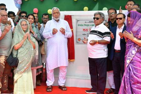 চট্টগ্রাম-সন্দ্বীপ নৌরুটে ফেরি সার্ভিসের উদ্বোধন করলেন নৌপরিবহন উপদেষ্টা