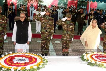 বঙ্গবন্ধুর সমাধিতে রাষ্ট্রপতি-প্রধানমন্ত্রীর শ্রদ্ধা