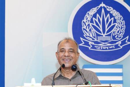 জনগণ যেন হয়রানি ও ভোগান্তির শিকার না হয় সেদিকে পুলিশ সদস্যদের লক্ষ্য রাখতে হবে - স্বরাষ্ট্র উপদেষ্টা