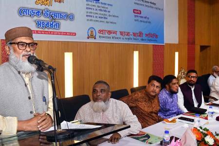 শিক্ষাঙ্গনকে  রাজনৈতিক  দুর্বৃত্তায়নমুক্ত করতে হবে -ধর্ম উপদেষ্টা