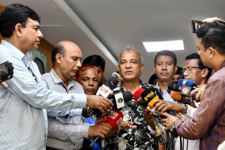 রাজনৈতিক বিবেচনায় সারের ডিলারশিপ দেওয়া হবে না - কৃষি উপদেষ্টা