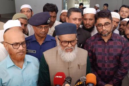 ব্রাহ্মণবাড়িয়া জেলা মডেল মসজিদ ও ইসলামিক সাংস্কৃতিক কেন্দ্র পরিদর্শনে ধর্ম উপদেষ্টা