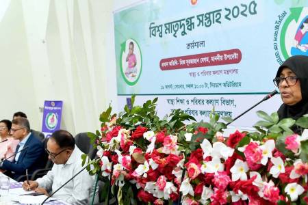 শিশুদের মাতৃদুগ্ধ পানে সচেতনতা সৃষ্টি করতে হবে - স্বাস্থ্য উপদেষ্টা