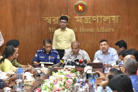 অন্তর্বর্তী সরকারের মেয়াদে আন্দোলন তথা প্রতিবাদ বিক্ষোভের নামে এ পর্যন্ত ১৬০৪টি সড়ক অবরোধ হয়েছে  - স্বরাষ্ট্র উপদেষ্টা