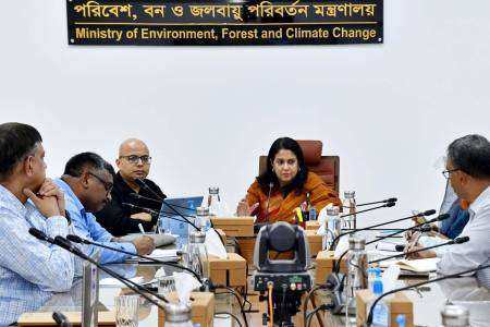 প্রযুক্তি নির্ভর বন নজরদারিতে যাচ্ছে বাংলাদেশ : পরিবেশ উপদেষ্টা