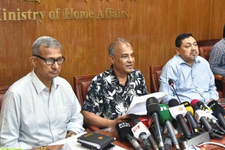 আগামী জাতীয় নির্বাচন সুষ্ঠু, শান্তিপূর্ণ ও উৎসবমুখর পরিবেশে অনুষ্ঠিত হবে - স্বরাষ্ট্র উপদেষ্টা