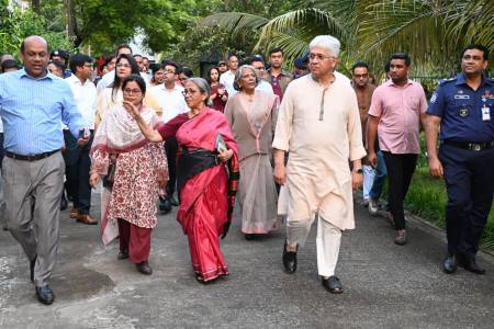 কুমুদিনী ওয়েলফেয়ার ট্রাস্ট ও পূজামণ্ডপ পরিদর্শন করলেন তিন উপদেষ্টা