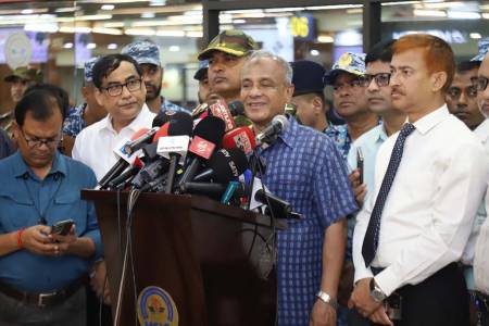 বিমানবন্দরে অগ্নিকাণ্ডের ঘটনা তদন্তে আসছে চার দেশের বিশেষজ্ঞ দল -স্বরাষ্ট্র উপদেষ্টা