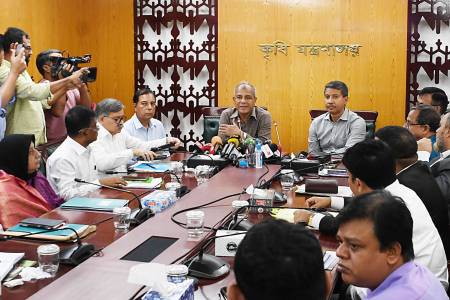 আমন ধানের বাম্পার ফলন আশা করছেন কৃষি উপদেষ্টা