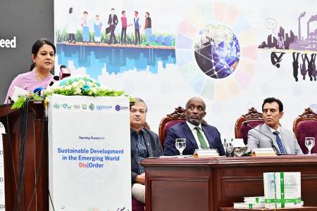 উন্নয়নশীল দেশগুলোকে মেগা প্রকল্পের পরিবর্তে মানুষকে অগ্রাধিকার দেওয়ার আহ্বান পরিবেশ উপদেষ্টার