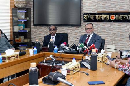 চলতি সপ্তাহে পেঁয়াজের দাম না কমলে আমদানি - বাণিজ্য উপদেষ্টা