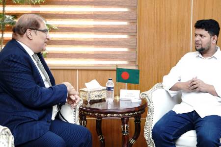 তথ্য ও সম্প্রচার উপদেষ্টার সঙ্গে পাকিস্তানের হাইকমিশনারের সাক্ষাৎ
