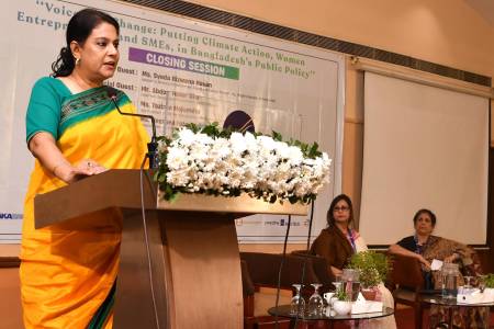 জলবায়ু পরিবর্তনে নারীর উদ্ভাবনী উদ্যোগেই ঘুরে দাঁড়াচ্ছে পরিবার ও অর্থনীতি  — পরিবেশ উপদেষ্টা