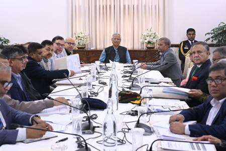 নির্বাচনকে সামনে রেখে সাইবার নিরাপত্তা জোরদারের নির্দেশ প্রধান উপদেষ্টার