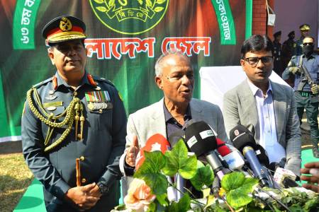 কারাগারে বন্দিদের নিরাপত্তারপাশাপাশি মানবাধিকার নিশ্চিত করতে হবে - স্বরাষ্ট্র উপদেষ্টা