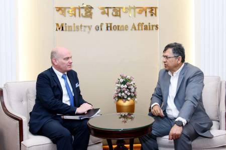 স্বরাষ্ট্রমন্ত্রীর সাথে সুইজারল্যান্ডের রাষ্ট্রদূতের সাক্ষাৎ  বিদেশে পাচার হওয়া অর্থ ফেরত ও পুলিশ সংস্কারে সুইজারল্যান্ডের সহযোগিতার আশ্বাস