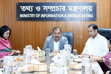 তথ্য অধিকার নিশ্চিতের পাশাপাশি অপতথ্য থেকে সুরক্ষা দেওয়াও সমান গুরুত্বপূর্ণ : তথ্যমন্ত্রী