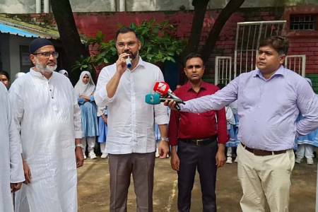শিক্ষার্থীদের একটি করে গাছ লাগানোর আহ্বান ক্রীড়া প্রতিমন্ত্রীর 