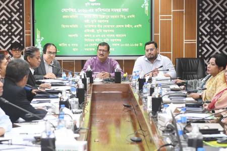 ফসলি জমি রক্ষা ও অবৈধ দখল প্রতিরোধে কঠোর পদক্ষেপের ঘোষণা ভূমিমন্ত্রীর