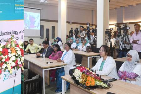 বন্ধ্যাত্বের চিকিৎসায় আধুনিক যন্ত্রপাতি স্থাপনের পাশাপাশি দক্ষ চিকিৎসক তৈরি করবে সরকার -স্বাস্থ্যমন্ত্রী