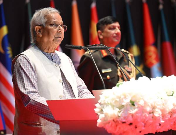 আগামী নির্বাচনে ঐতিহাসিক ভূমিকা পালনে সশস্ত্র বাহিনীর প্রতি প্রধান উপদেষ্টার আহ্বান