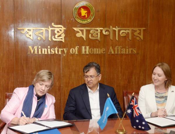 স্বরাষ্ট্রমন্ত্রীর উপস্থিতিতে রোহিঙ্গা জনগোষ্ঠীর জন্য মানবিক সহায়তা সংক্রান্ত চুক্তি স্বাক্ষর