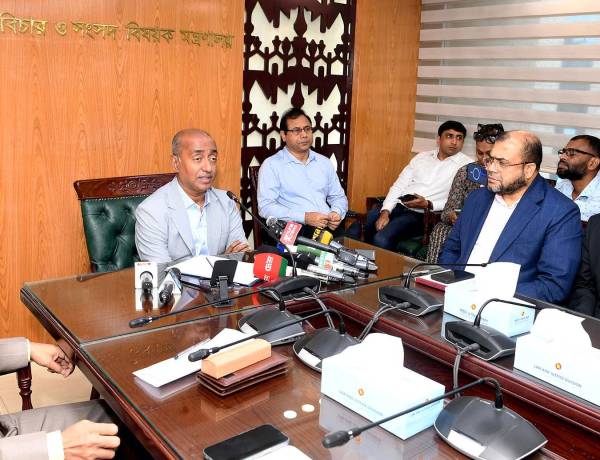আরো নতুন ১২ জেলায় অনলাইন ই-বেইলবন্ড সিস্টেমের উদ্বোধন করলেন আইনমন্ত্রী